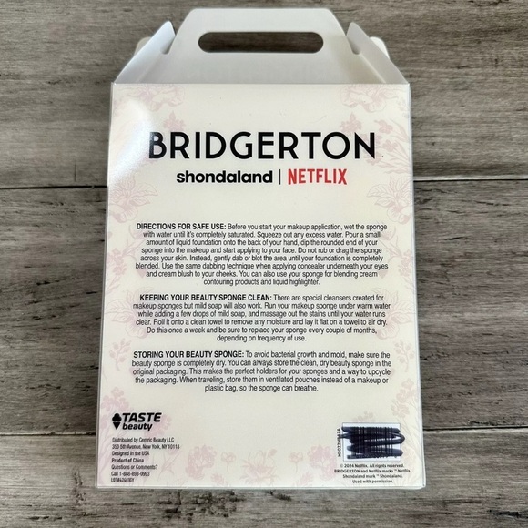 Bridgerton Heart-Shaped Makeup Sponges - Picture 5 of 14